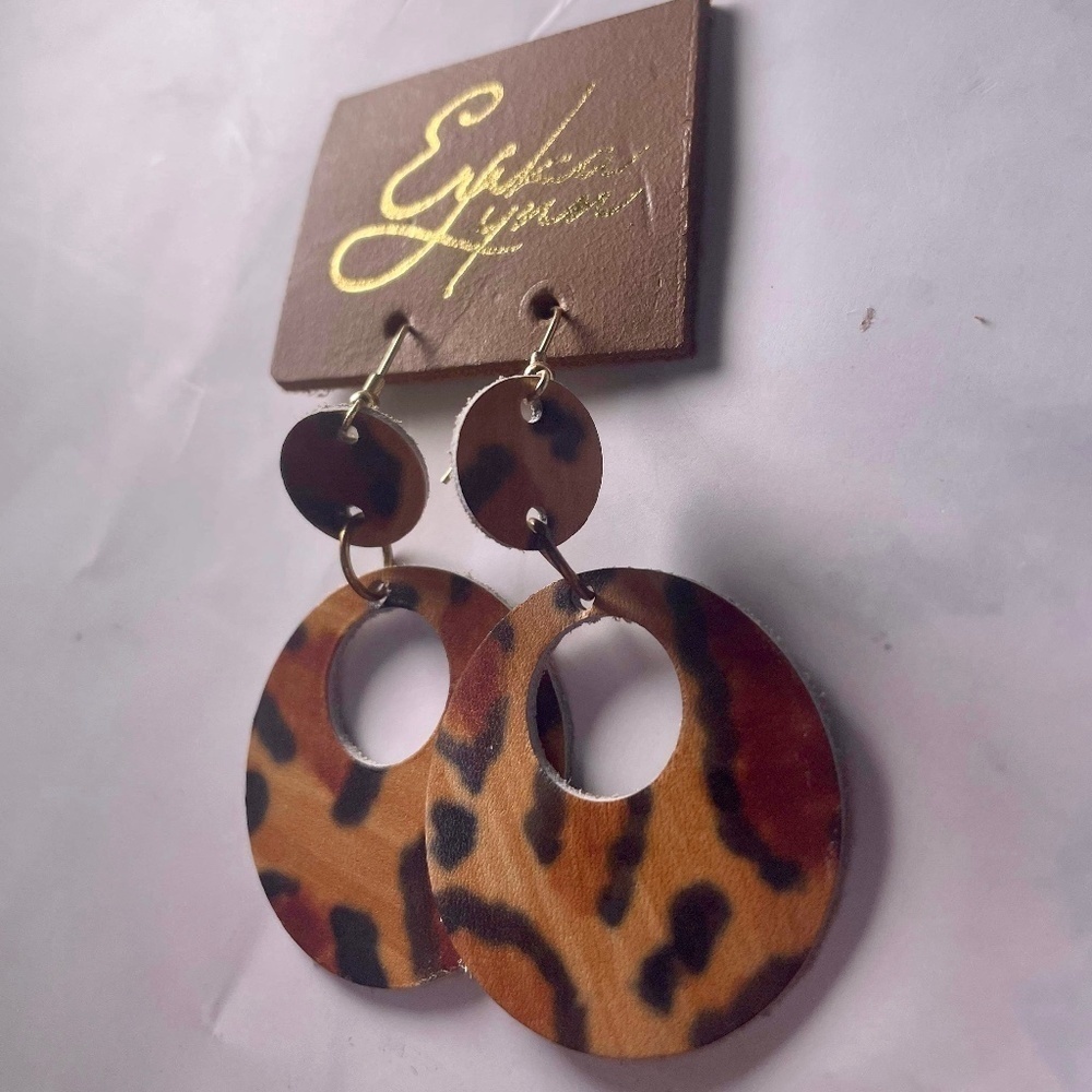 NWT Erika Lynn Leather Leopard Print Dangle Earrings 2.25”